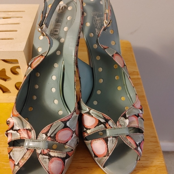 J Lo Shoe size 10 - Picture 7 of 9